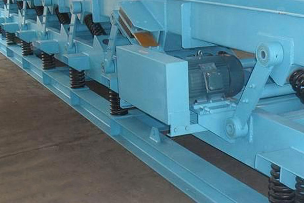 自同步慣性振動給料機